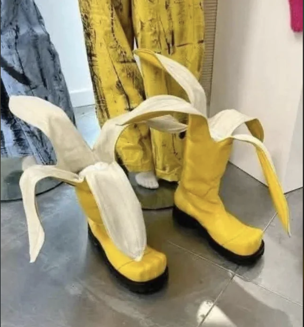 What Is Going On Here? (29 pics)