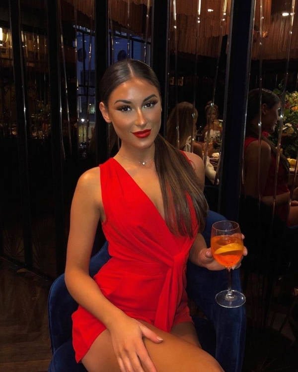 Girls And Drinks (32 pics)
