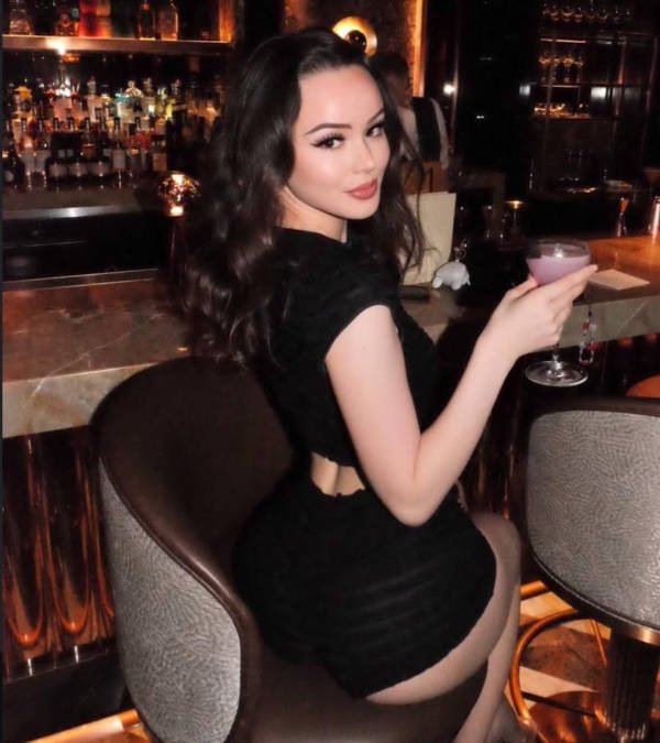 Girls And Drinks (32 pics)