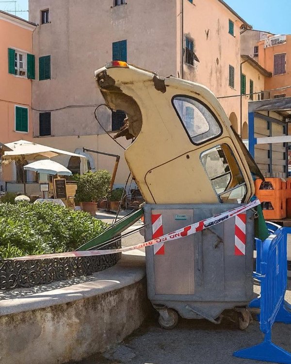What Is Going On Here? (42 pics)