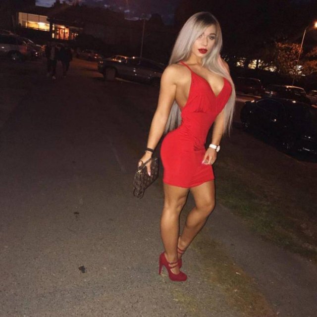 Girls In Dresses (29 pics)