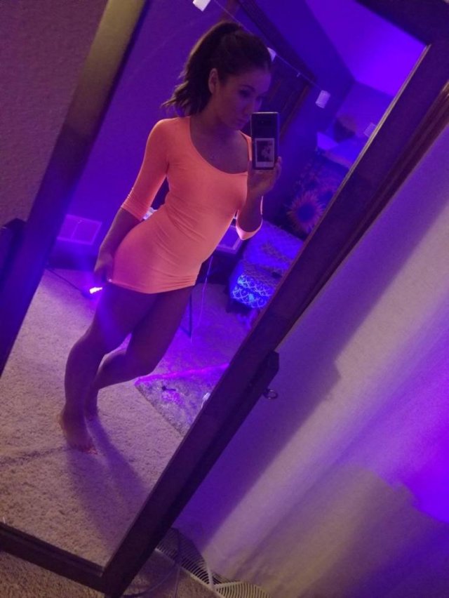 Girls In Dresses (29 pics)