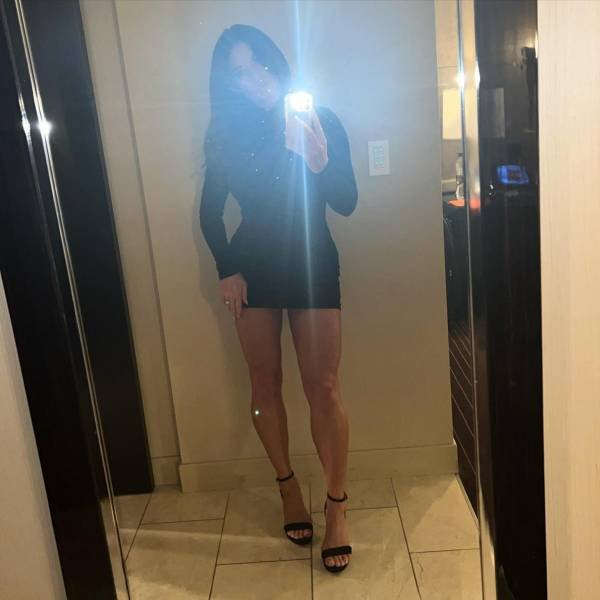 Girls In Dresses (29 pics)