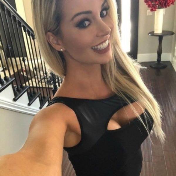 Girls In Dresses (48 pics)