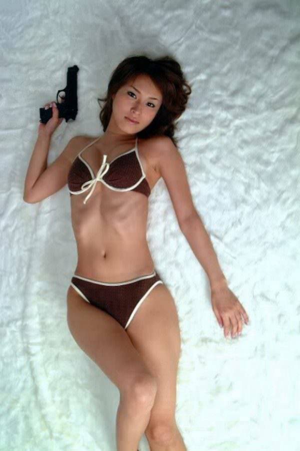Girls With Guns (41 pics)