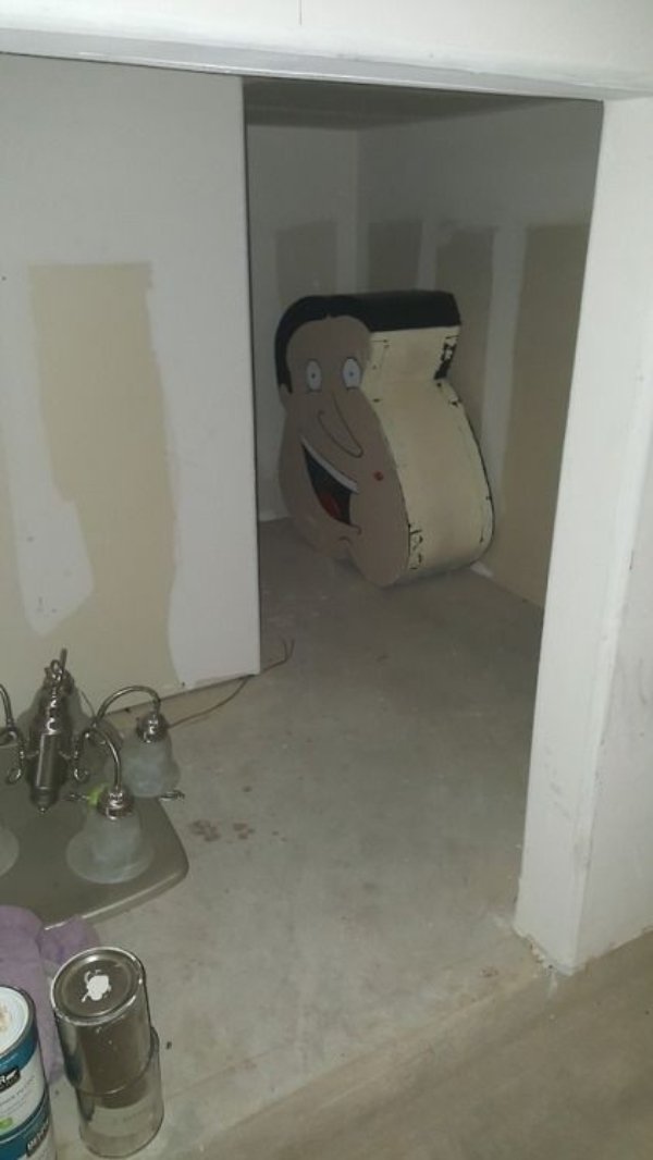 What Is Going On Here? (24 pics)