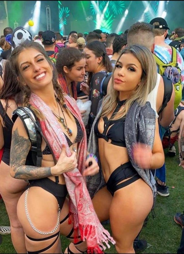 Cute Girls (32 pics)