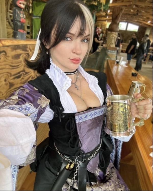 Girls And Drinks (29 pics)
