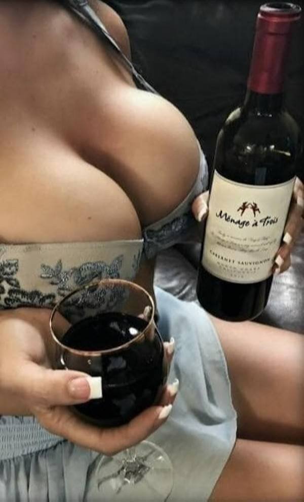 Girls And Drinks (29 pics)