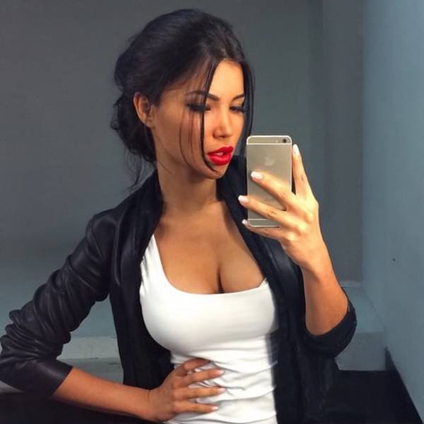 Girls With Red Lips (35 pics)
