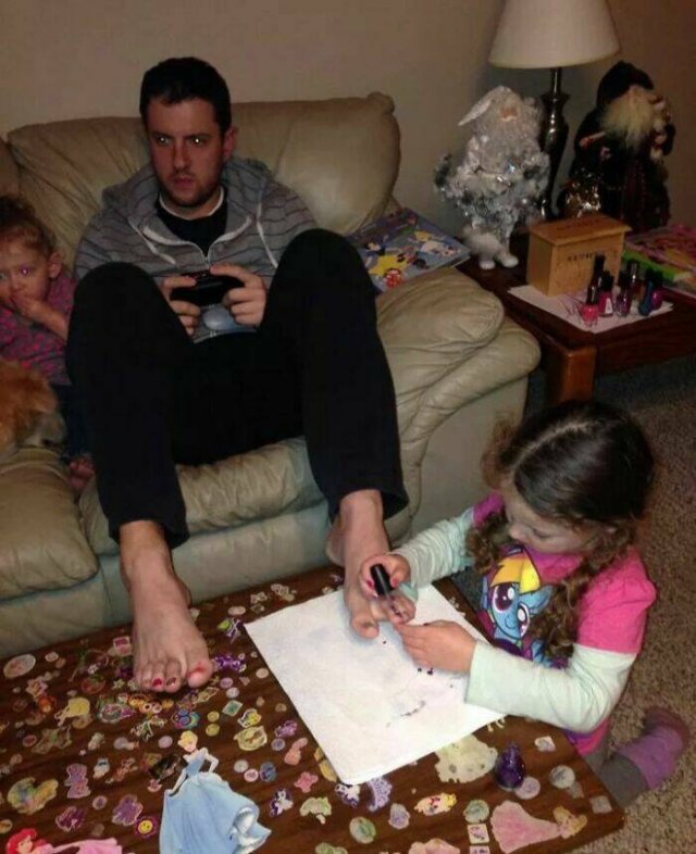 Moms Against Dads (23 pics)