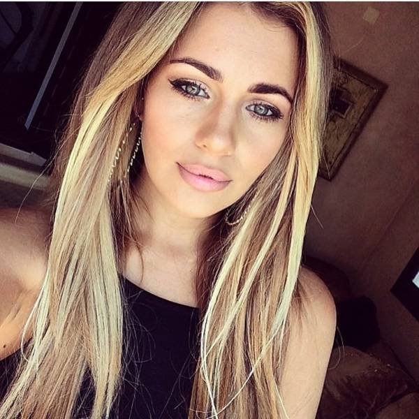 Hot Girls (38 pics)