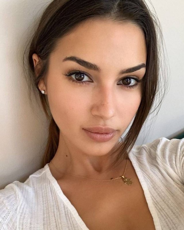Hot Girls (38 pics)