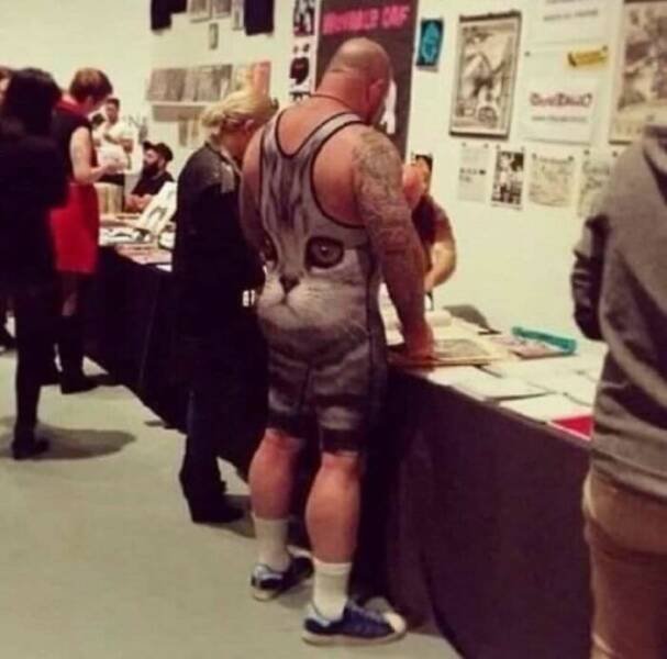 What Is Going On Here? (25 pics)