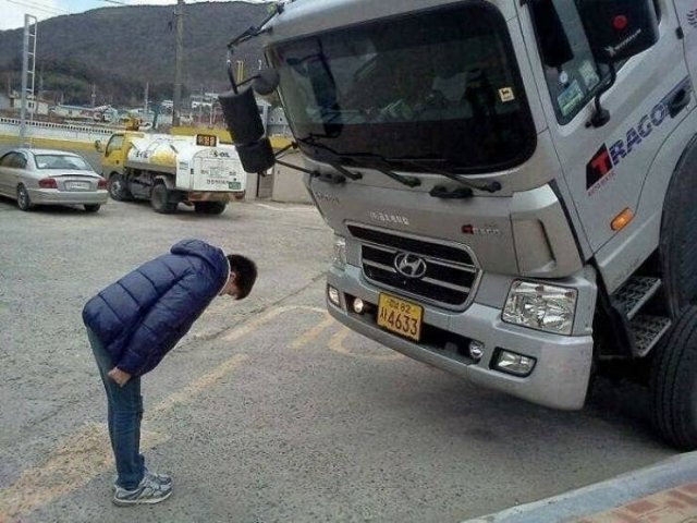 What Is Going On Here? (25 pics)