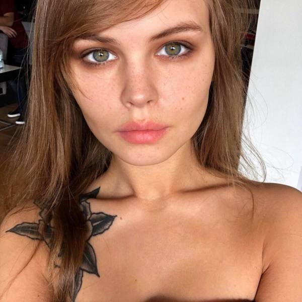 Hot Girls (36 pics)