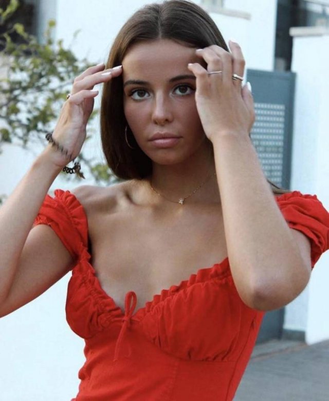 Hot Girls (36 pics)