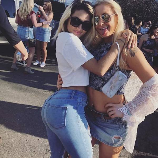 Girls In Jeans (41 pics)