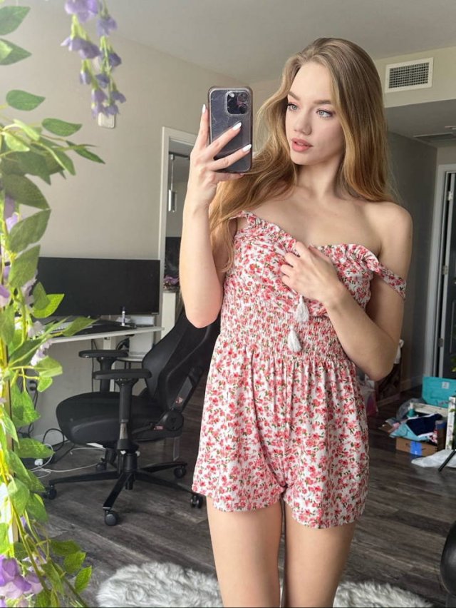 Girls In Sundresses (42 pics)