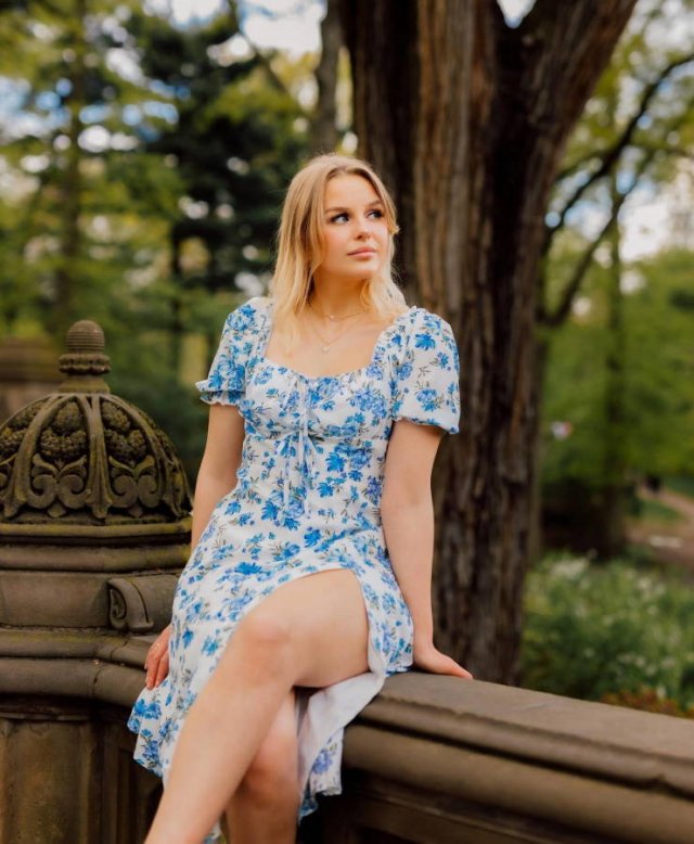 Girls In Sundresses (42 pics)
