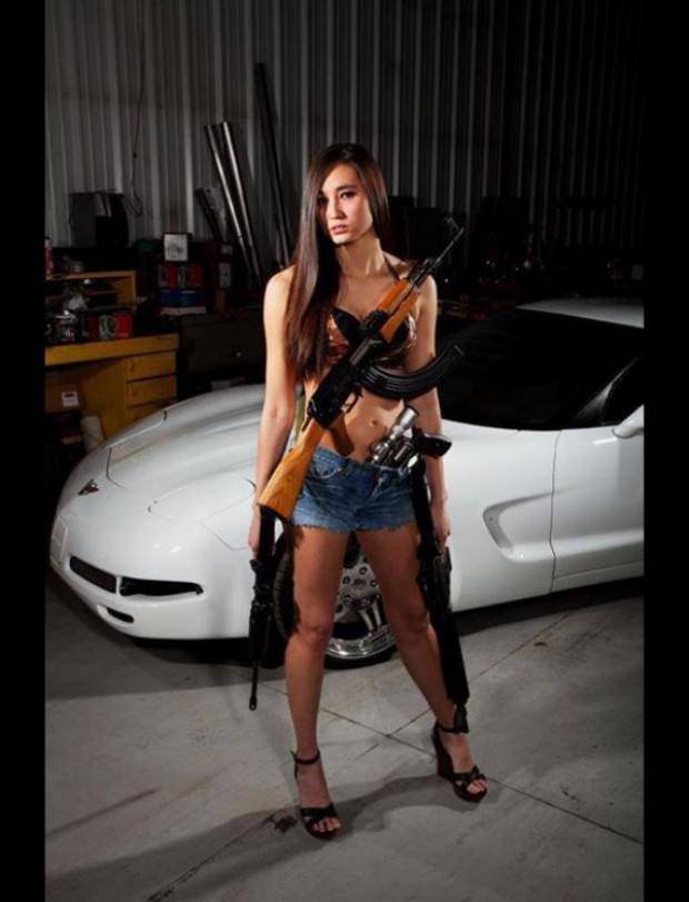 Girls And Guns (36 pics)