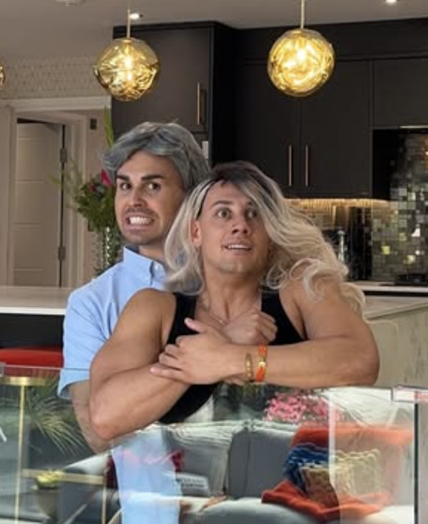 Cool Couples Halloween Costumes (25 pics)