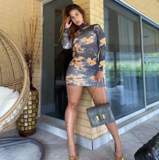 Girls In Dresses (31 pics)