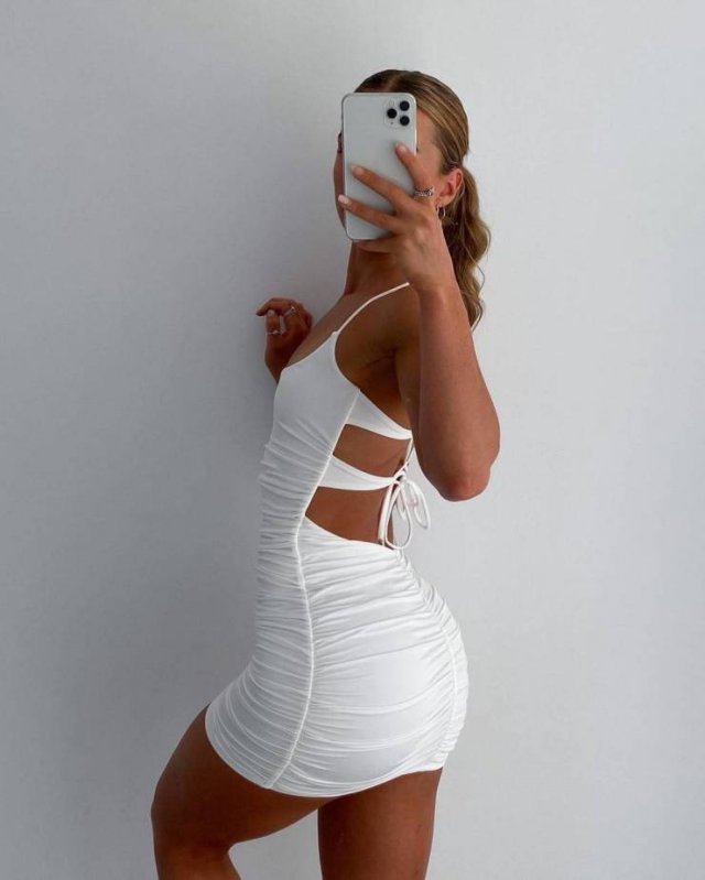 Girls In Dresses (31 pics)
