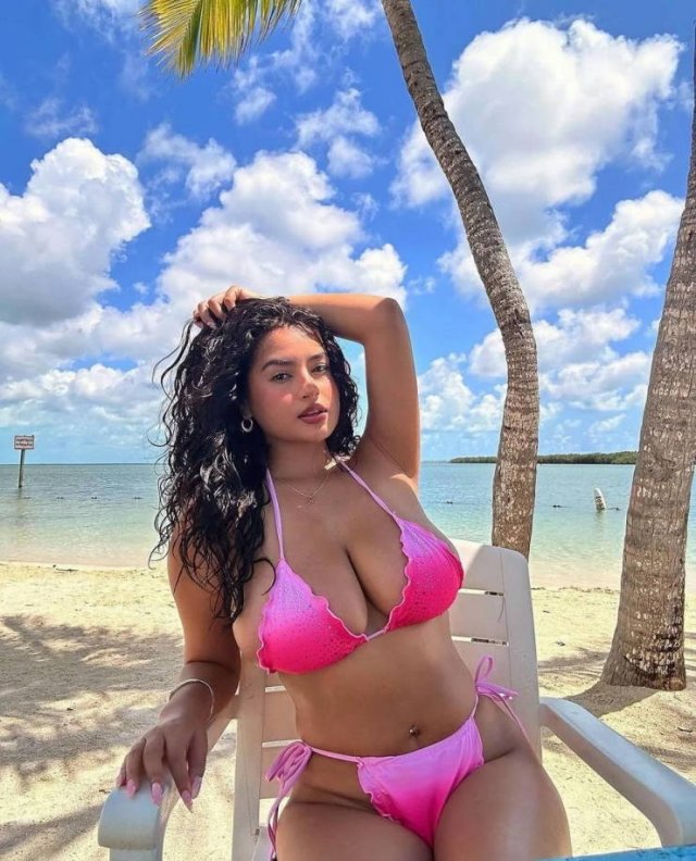 Bikini Girls (45 pics)