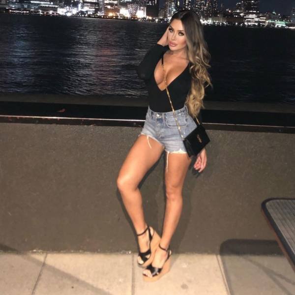Girls In Shorts (35 pics) Girls In Shorts (35 pics)