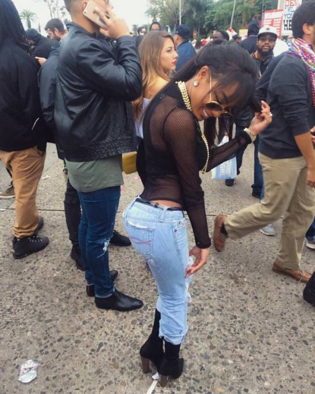 Girls In Tight Jeans (44 pics) Girls In Tight Jeans (44 pics)