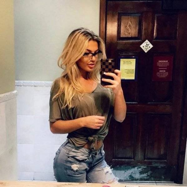 Girls In Tight Jeans (44 pics) Girls In Tight Jeans (44 pics)