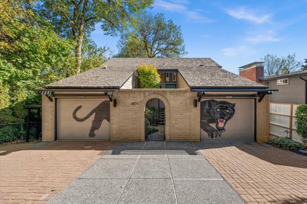 Weird Constructions (23 pics) Weird Constructions (23 pics)