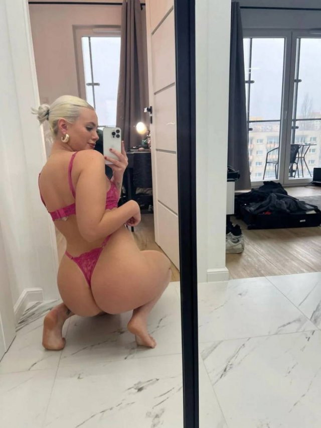 Girls In Lingerie (27 pics) Girls In Lingerie (27 pics)