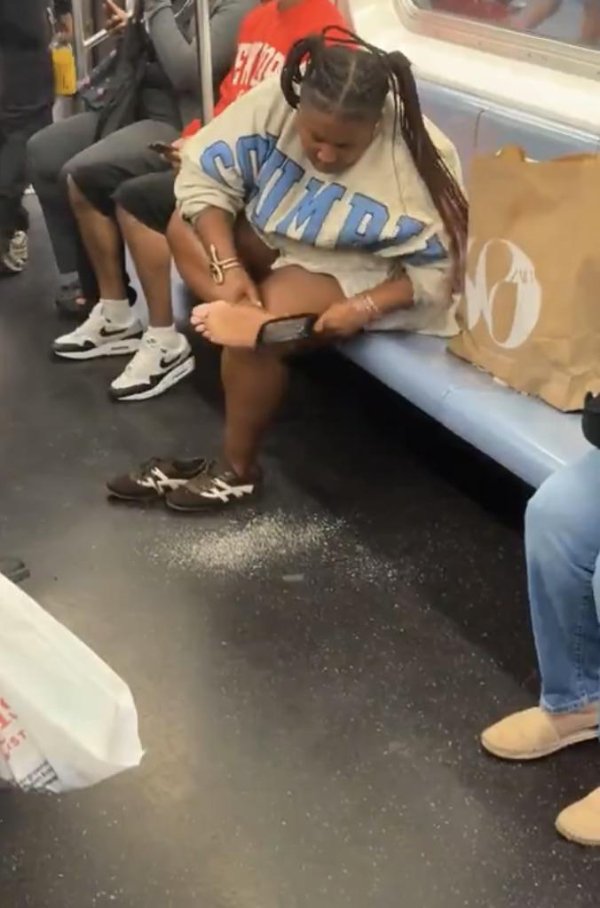 What Is Going On Here? (40 pics) What Is Going On Here? (40 pics)