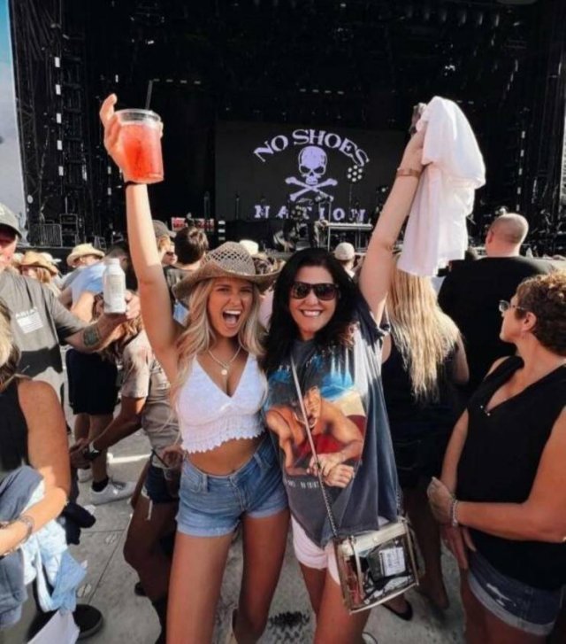 Cute Girls (34 pics)