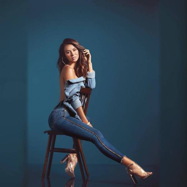 Girls In Jeans (38 pics)