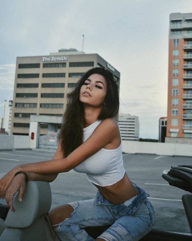 Girls In Jeans (38 pics)