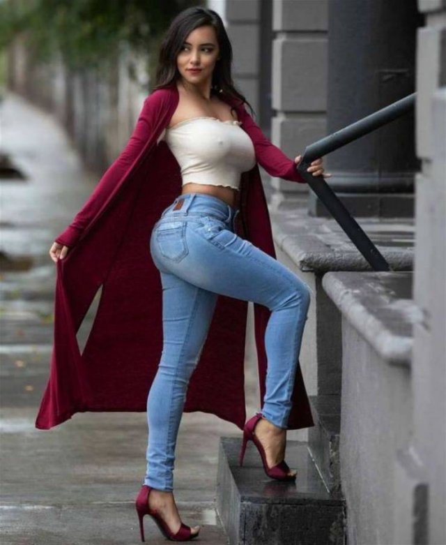 Girls In Jeans (38 pics)