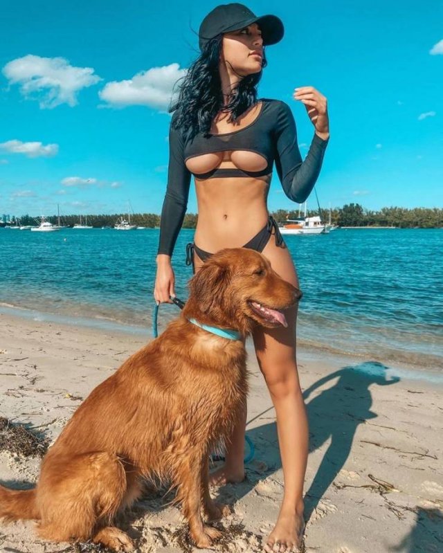 Busty Girls (38 pics)