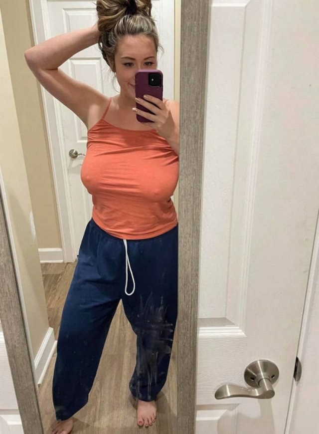 Braless Girls (32 pics)