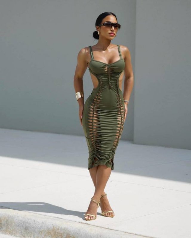 Girls In Dresses (28 pics)