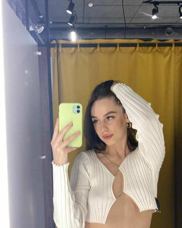 Braless Girls (32 pics)