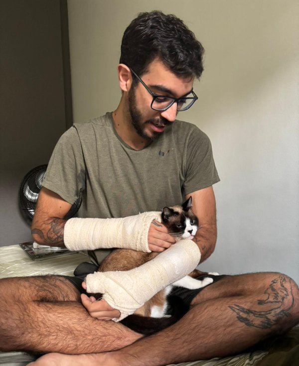 Bad Days Happen (22 pics)