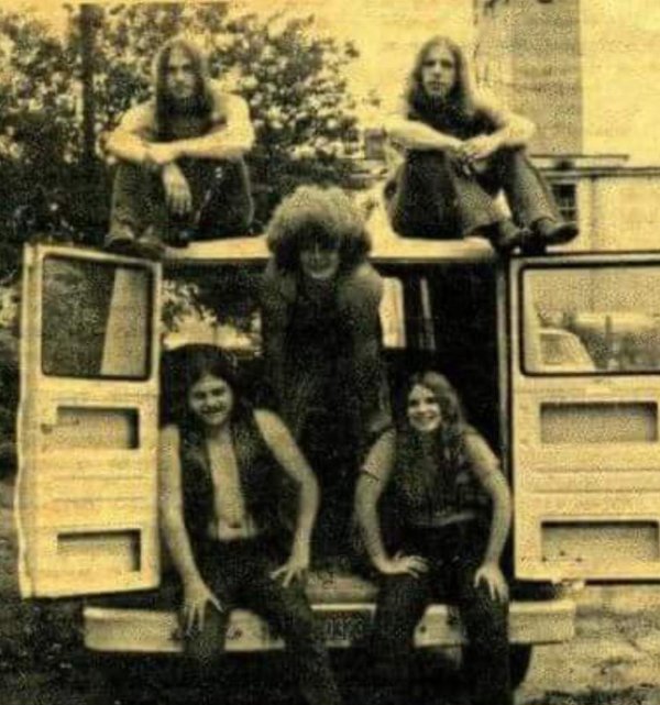 People Share Cool Photos From The Past (23 pics)