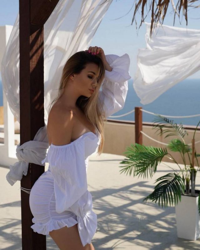 Girls In Sundresses (33 pics)