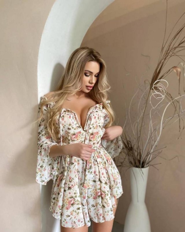 Girls In Sundresses (33 pics)