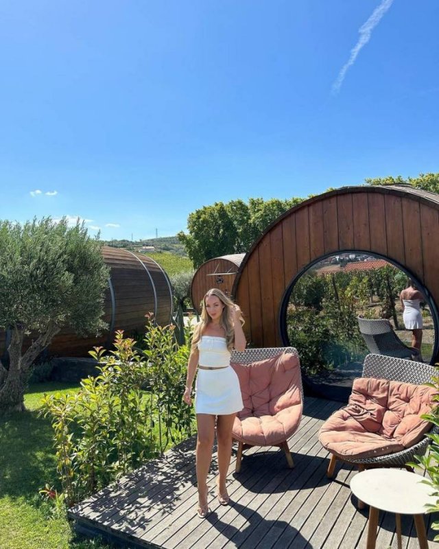 Girls In Sundresses (33 pics)