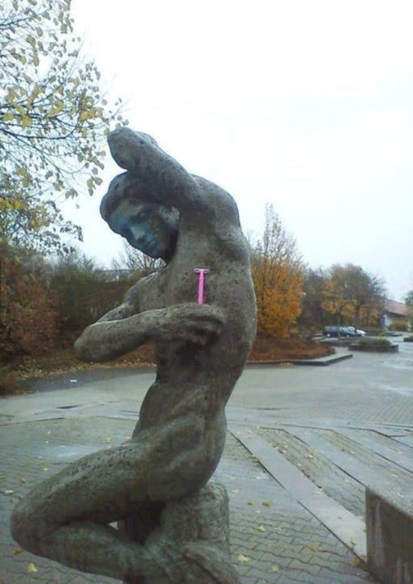 What Is Going On Here? (49 pics) What Is Going On Here? (49 pics)