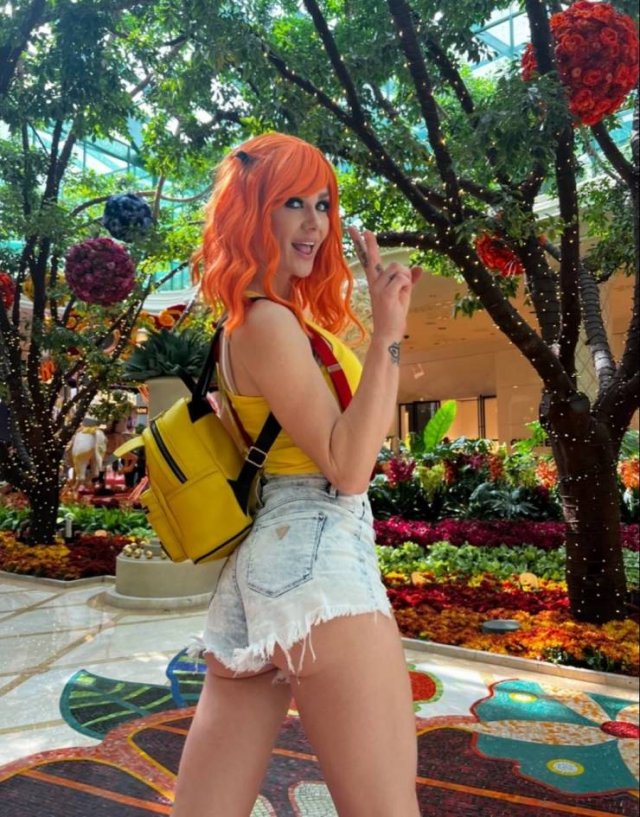 Girls In Shorts (32 pics) Girls In Shorts (32 pics)